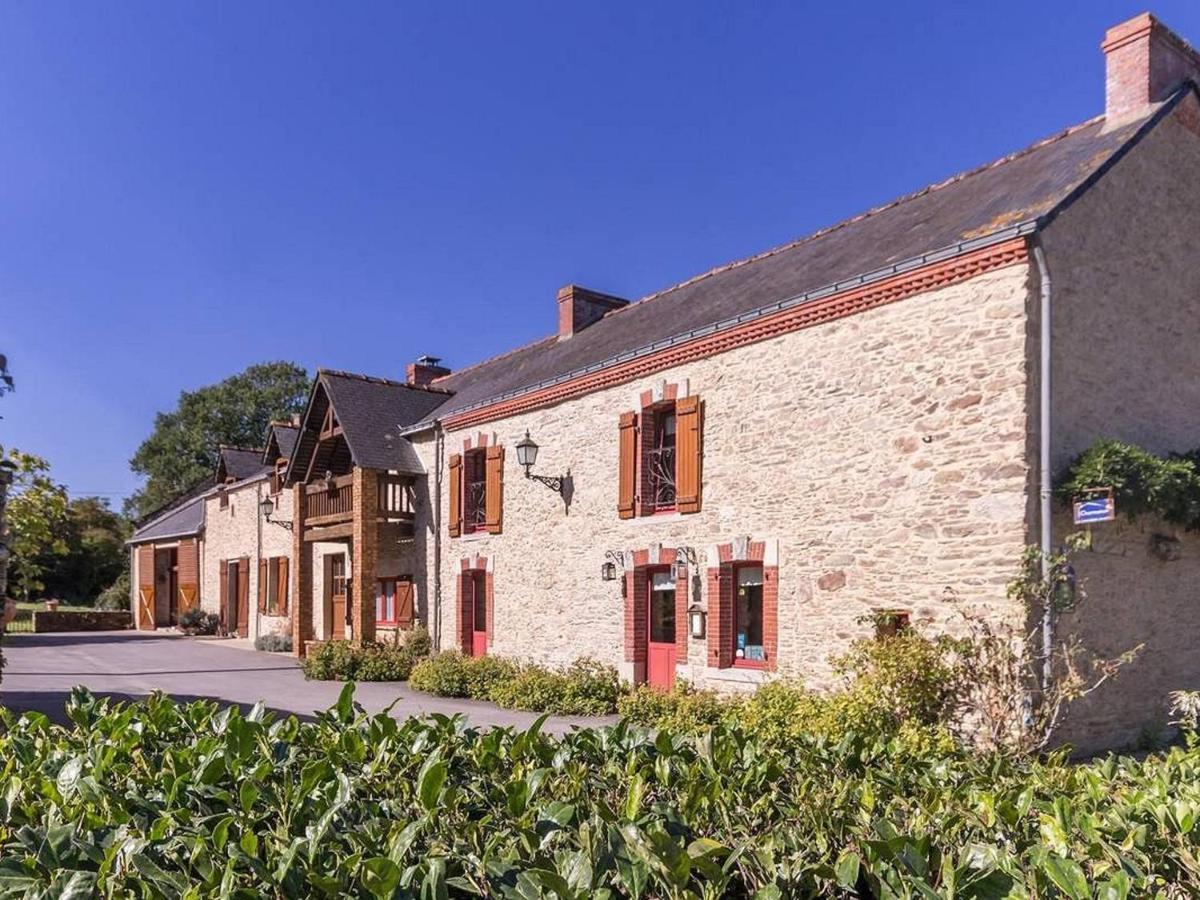 Chambre Rustique Avec Lit King-Size, Cheminee, Petit-Dejeuner Et Equipements Pour Enfants A Bouvron - Fr-1-306-1249 Bed & Breakfast エクステリア 写真